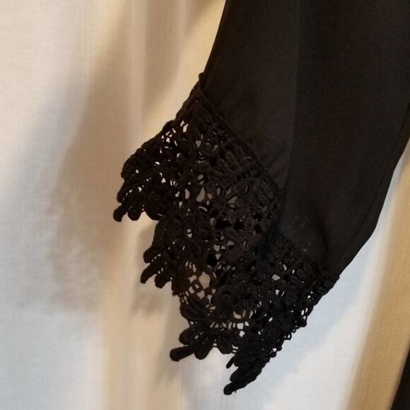 Southern Divas BLACK crocheted lace cold shoulder tunic size medium - Picture 5 of 6